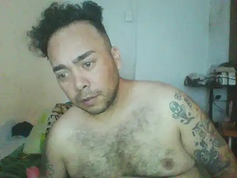 Snapshot of GuilleHotsexy chatting on November 15, 2025, 10:25 pm GuilleHotsexy online show from November 15, 2025, 10:25 pm
