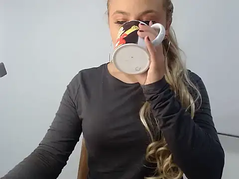 Snapshot of Sherly_mon chatting on November 5, 2025, 11:46 am Sherly mon online show from November 5, 2025, 11:46 am