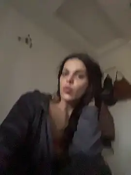 Snapshot of zowi101 chatting on December 15, 2025, 3:29 pm zowi101 online show from December 15, 2025, 3:29 pm