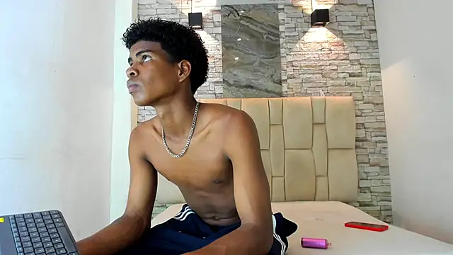 XAVI LEE online show from November 24, 2025, 8:20 pm