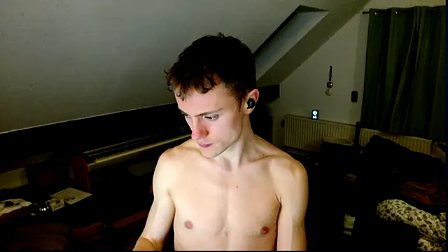 tomtimon11 online show from November 4, 2025, 8:34 pm