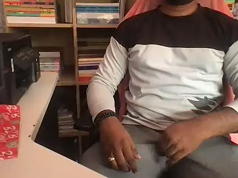Snapshot of KingCobra_07 chatting on April 22, 2026, 8:32 am KingCobra 07 online show from April 22, 2026, 8:32 am