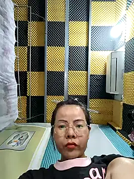 Snapshot of Beolalla chatting on November 11, 2025, 7:47 am Beolalla online show from November 11, 2025, 7:47 am