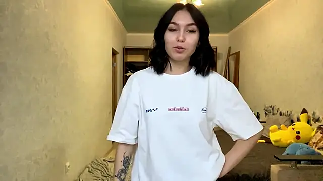 LonnaStehlik online show from November 4, 2025, 11:14 am