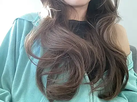 hugandlove online show from November 4, 2025, 12:31 pm