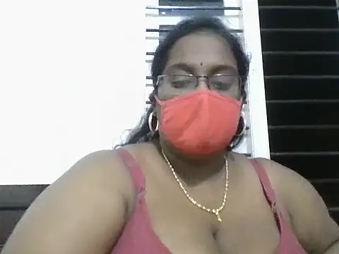 hootypriya online show from April 7, 2026, 6:32 pm