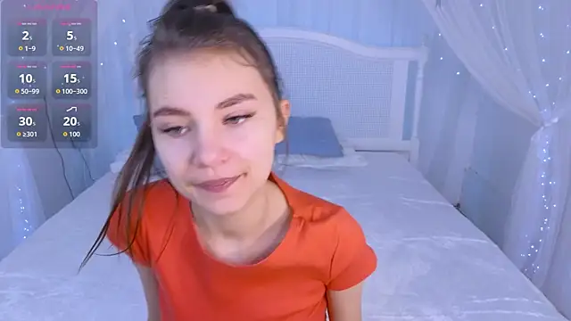 Little  Lunaa online show from April 10, 2026, 10:44 am