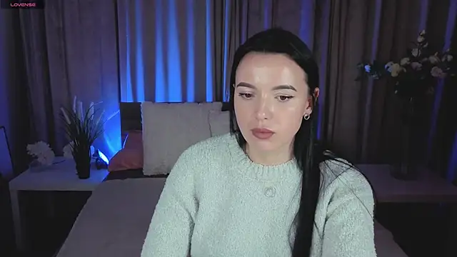 HeyNiki online show from December 19, 2025, 4:53 pm