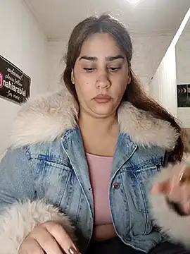 nahiarabiel33 online show from May 28, 2026, 4:02 pm