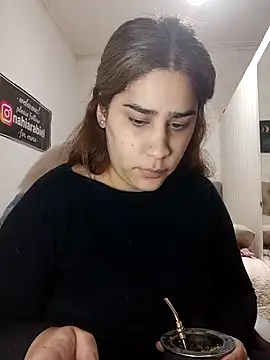 nahiarabiel33 online show from June 2, 2026, 4:51 pm