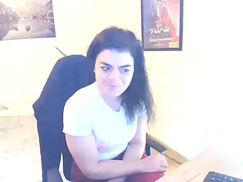 Snapshot of Cicumicus chatting on November 4, 2025, 6:33 pm Cicumicus online show from November 4, 2025, 6:33 pm