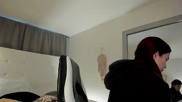 Emi Rosee online show from December 20, 2025, 12:19 pm