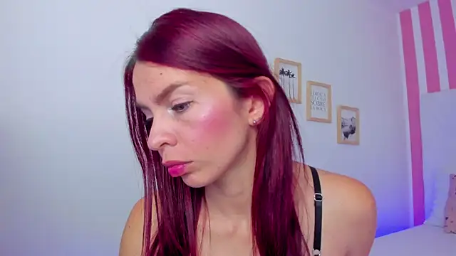 Emi Rosee online show from November 29, 2025, 1:44 pm