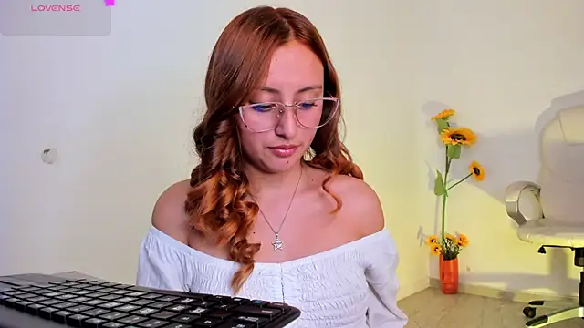 Arianna Gren18 online show from November 10, 2025, 6:57 pm