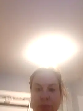 LisaMillerx online show from April 23, 2026, 4:52 am