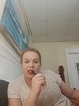 LisaMillerx online show from November 17, 2025, 7:07 pm