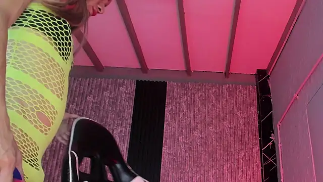 Caitlyn-Joness  online show from November 28, 2025, 8:09 pm