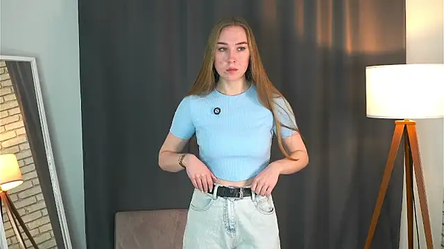 AnnaCarrick online show from November 18, 2025, 3:54 am