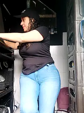 Snapshot of Mariana_ruizz chatting on November 21, 2025, 8:30 pm Mariana ruizz online show from November 21, 2025, 8:30 pm