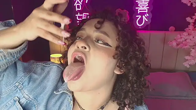  sarahRose online show from April 18, 2026, 3:53 am