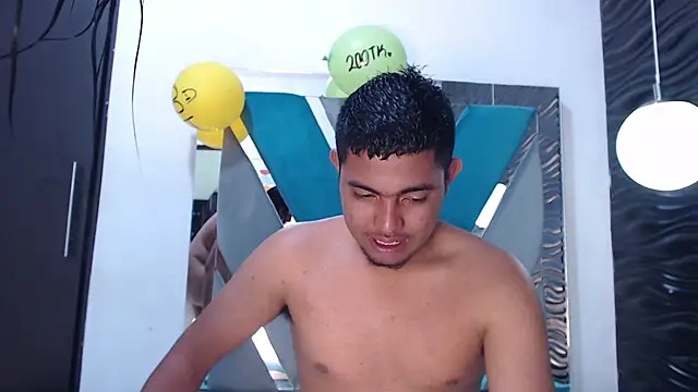 Naty And Maxx online show from December 22, 2025, 8:09 pm