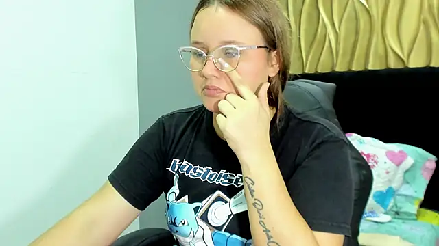 Snapshot of _sophia_sweet20 chatting on December 17, 2025, 11:32 pm sophia sweet20 online show from December 17, 2025, 11:32 pm