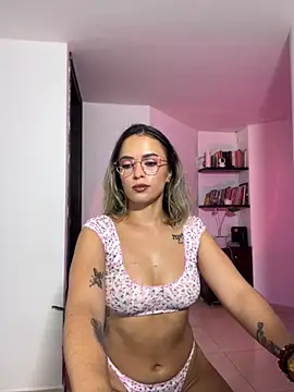 Snapshot of Zhara_110 chatting on November 9, 2025, 11:25 am Zhara 110 online show from November 9, 2025, 11:25 am