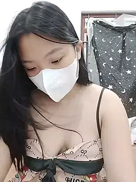 linh-xinh18 online show from July 22, 2026, 5:04 pm