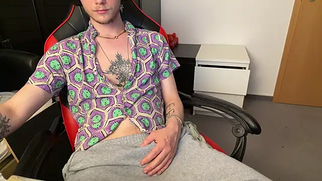 cutiebishy online show from May 22, 2026, 3:15 am