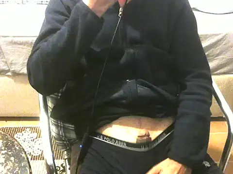 Snapshot of ellsaBunny chatting on November 7, 2025, 8:46 pm ellsaBunny online show from November 7, 2025, 8:46 pm