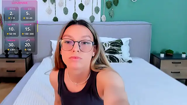 CindyMoriLove online show from November 25, 2025, 2:28 pm