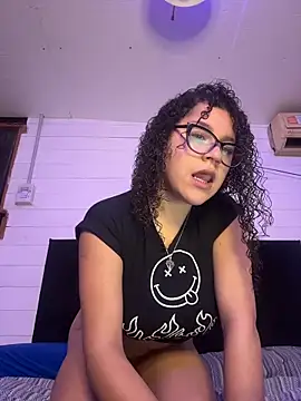 Snapshot of Lolavenezia chatting on May 28, 2026, 10:04 pm Lolavenezia online show from May 28, 2026, 10:04 pm