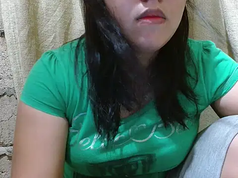 Snapshot of fluffy_raa chatting on November 6, 2025, 9:24 am fluffy raa online show from November 6, 2025, 9:24 am