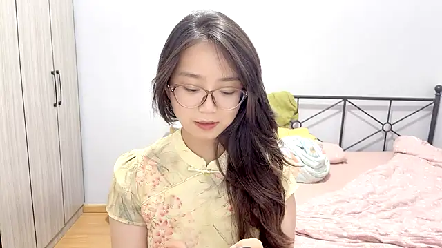 Snapshot of Hmm_0303 chatting on May 10, 2026, 4:31 pm Hmm 0303 online show from May 10, 2026, 4:31 pm