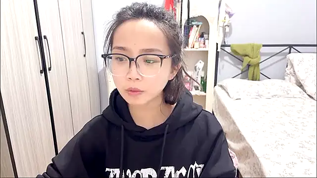 Hmm 0303 online show from April 11, 2026, 4:43 pm