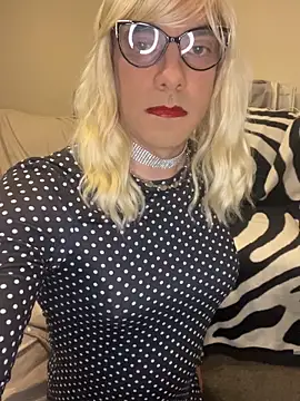 RebekaCD online show from November 7, 2025, 8:02 pm