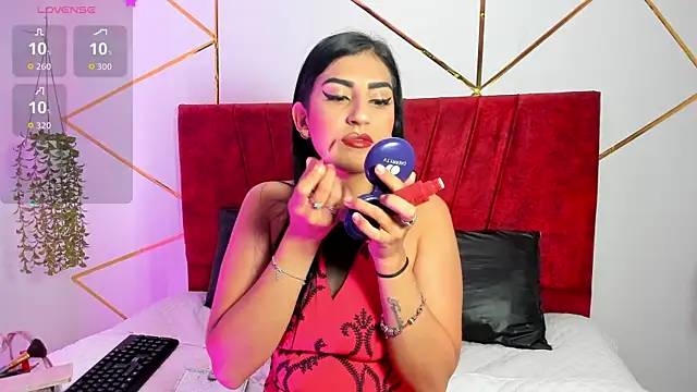 Paris Evans  online show from November 19, 2025, 1:11 pm