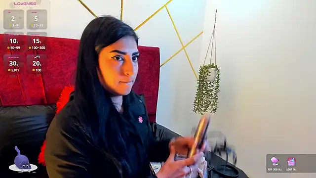 Paris Evans  online show from December 15, 2025, 12:33 pm