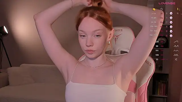 Snapshot of Elisahsthetics chatting on February 2, 2026, 1:37 am Elisahsthetics online show from February 2, 2026, 1:37 am