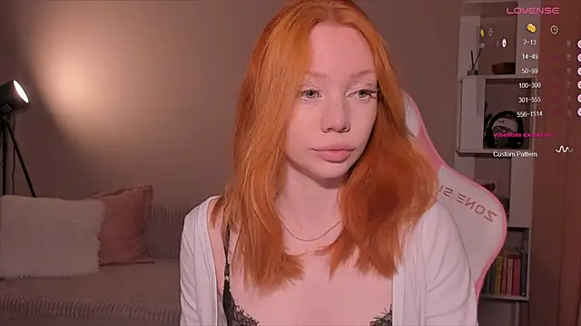 Snapshot of Elisahsthetics chatting on April 10, 2026, 12:17 am Elisahsthetics online show from April 10, 2026, 12:17 am