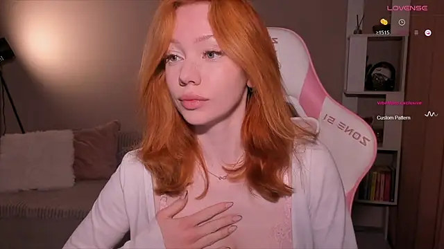 Snapshot of Elisahsthetics chatting on April 6, 2026, 11:06 pm Elisahsthetics online show from April 6, 2026, 11:06 pm