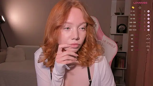 Snapshot of Elisahsthetics chatting on February 6, 2026, 12:50 am Elisahsthetics online show from February 6, 2026, 12:50 am