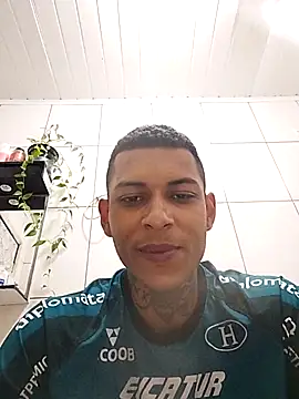 oPretin013 online show from November 7, 2025, 9:19 pm