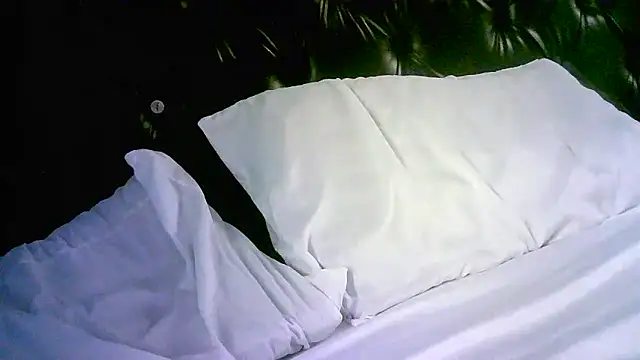 Zulreyna online show from March 12, 2026, 11:09 pm