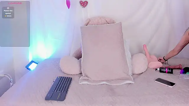 Nyra lux16 online show from April 1, 2026, 7:31 am