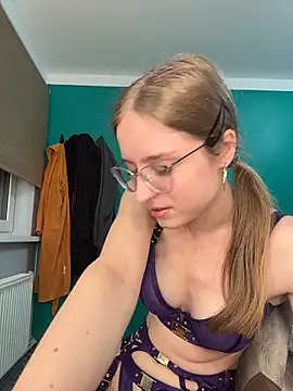 Snapshot of EveLunny chatting on February 3, 2026, 11:10 pm EveLunny online show from February 3, 2026, 11:10 pm