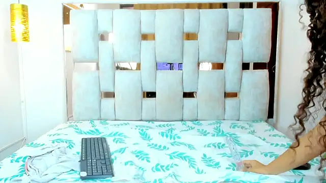 Lois Cullen online show from November 10, 2025, 7:30 pm