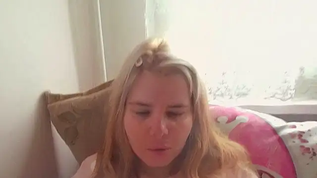 HornyElena online show from April 19, 2026, 3:02 pm