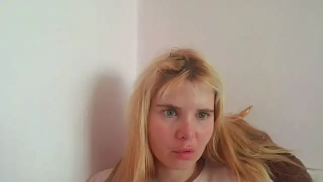 Snapshot of HornyElena chatting on July 19, 2026, 10:12 am HornyElena online show from July 19, 2026, 10:12 am