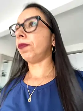 Snapshot of Vicky_ro chatting on November 12, 2025, 8:23 pm Vicky ro online show from November 12, 2025, 8:23 pm